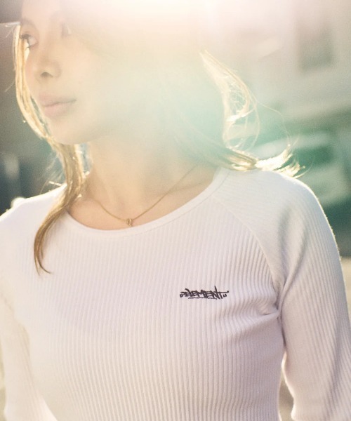 ELEMENT eden(エレメントエデン)の「ELEMENT レディース RIB RINGER LS WOMEN ロンT 【2025年秋冬モデル】/エレメントセットアップ対応クロップド丈ロゴワンポイントリブラグランスリーブ長袖ロンT(Tシャツ/カットソー・レディース・ホワイト×ブルー/ブラック/ホワイト・MEDIUM)」の9枚目の写真