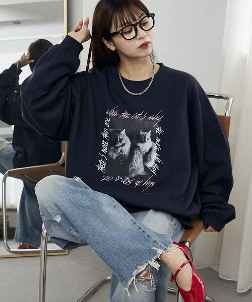 PUBLUX(パブリュクス)の「PUBLUX/パブリュクス キャット フォト 裏起毛 スウェット 限定展開(スウェット・レディース・ネイビー/チャコールグレー/ライトグレー・L/M/S)」の5枚目の写真