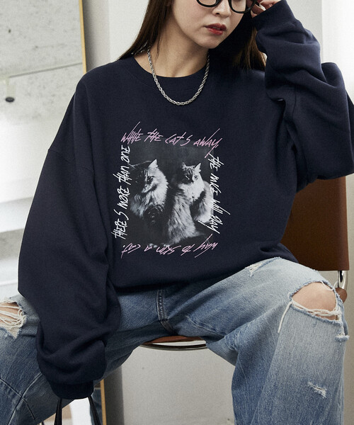 PUBLUX(パブリュクス)の「PUBLUX/パブリュクス キャット フォト 裏起毛 スウェット 限定展開(スウェット・レディース・ネイビー/チャコールグレー/ライトグレー・L/M/S)」の6枚目の写真