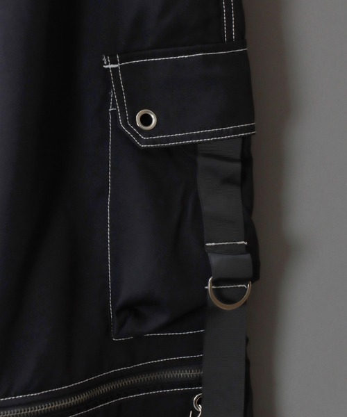 SITRY（シトリー）の「Chained Cargo Pants/チェーン付き ワイド カーゴパンツ（カーゴパンツ・メンズ・ホワイト/ブラック・M/L）」の6枚目の写真