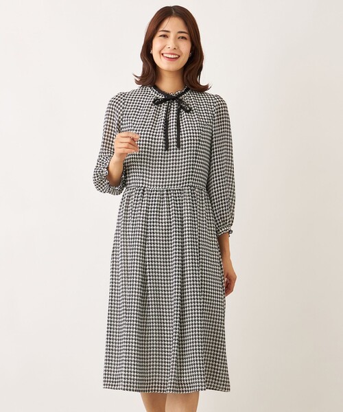 TO BE CHIC(トゥー ビー シック)の「ジョーゼット千鳥 ワンピース(ワンピース・レディース・ホワイト系その他・40)」の1枚目の写真