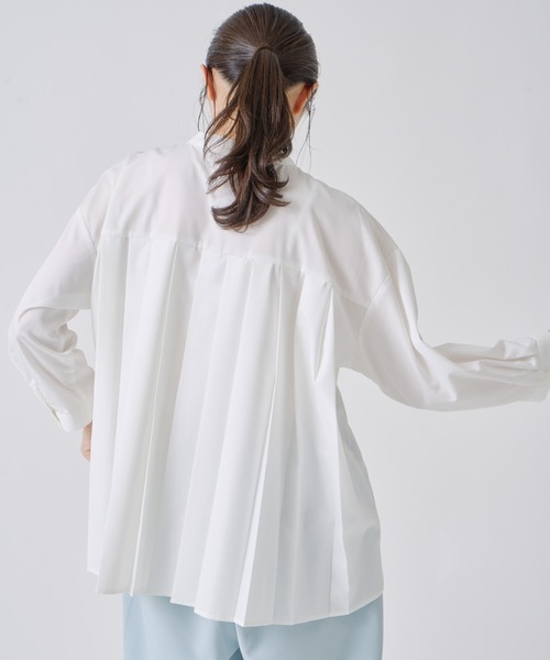 Kelen(ケレン)の「「KELEN / ケレン」バックプリーツブラウス(シャツ/ブラウス・レディース・ブラック/サックスブルー/オフホワイト/ベージュ・S/M)」の2枚目の写真