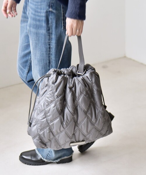 quaranciel（カランシエル）の「quaranciel: キルティング ワンハンドル ドロスト トート バッグ（A4対応）（トートバッグ・レディース・ブラック/チャコールグレー・ONE SIZE）」の7枚目の写真