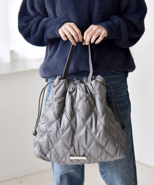 quaranciel（カランシエル）の「quaranciel: キルティング ワンハンドル ドロスト トート バッグ（A4対応）（トートバッグ・レディース・ブラック/チャコールグレー・ONE SIZE）」の8枚目の写真