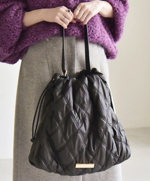 quaranciel（カランシエル）の「quaranciel: キルティング ワンハンドル ドロスト トート バッグ（A4対応）（トートバッグ・レディース・ブラック/チャコールグレー・ONE SIZE）」の11枚目の写真