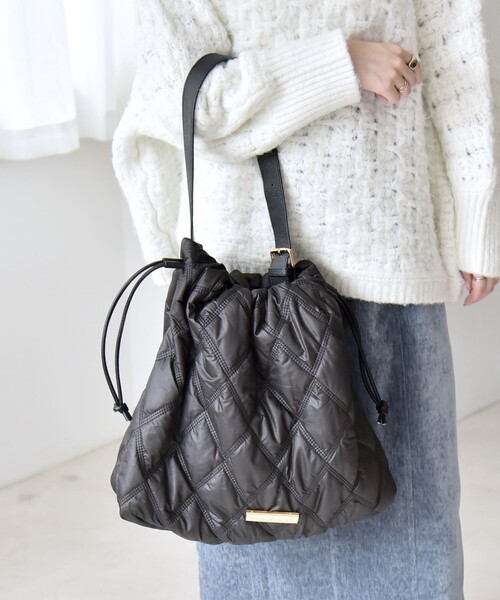quaranciel（カランシエル）の「quaranciel: キルティング ワンハンドル ドロスト トート バッグ（A4対応）（トートバッグ・レディース・ブラック/チャコールグレー・ONE SIZE）」の16枚目の写真