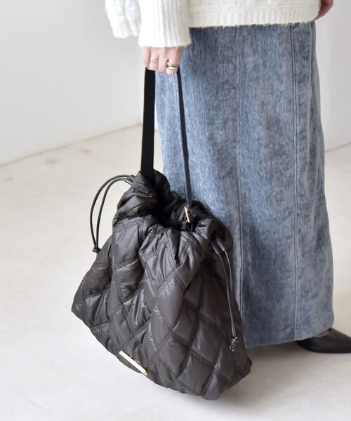 quaranciel（カランシエル）の「quaranciel: キルティング ワンハンドル ドロスト トート バッグ（A4対応）（トートバッグ・レディース・ブラック/チャコールグレー・ONE SIZE）」の17枚目の写真