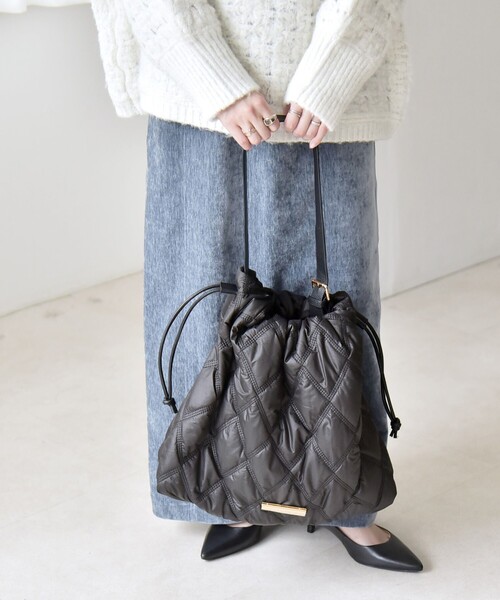 quaranciel（カランシエル）の「quaranciel: キルティング ワンハンドル ドロスト トート バッグ（A4対応）（トートバッグ・レディース・ブラック/チャコールグレー・ONE SIZE）」の18枚目の写真