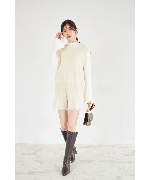 tocco closet(トッコ クローゼット)の「【ZOZO限定】フードレースニットベスト×レースヘムニットショートパンツセットアップ(セットアップ・レディース・ライトグレー/チャコールグレー/アイボリー・M)」の4枚目の写真