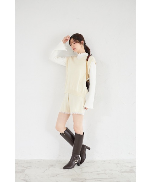 tocco closet(トッコ クローゼット)の「【ZOZO限定】フードレースニットベスト×レースヘムニットショートパンツセットアップ(セットアップ・レディース・ライトグレー/チャコールグレー/アイボリー・M)」の6枚目の写真