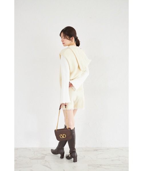 tocco closet(トッコ クローゼット)の「【ZOZO限定】フードレースニットベスト×レースヘムニットショートパンツセットアップ(セットアップ・レディース・ライトグレー/チャコールグレー/アイボリー・M)」の7枚目の写真