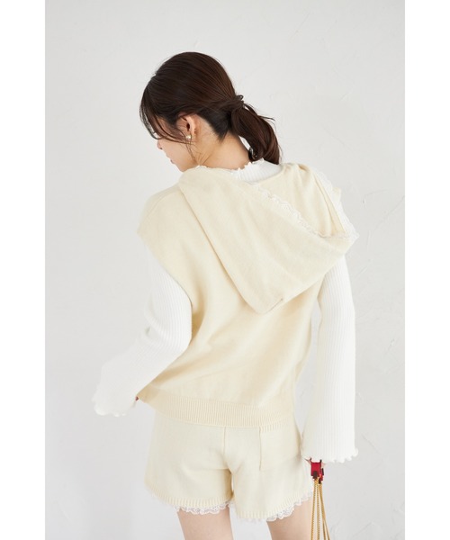 tocco closet(トッコ クローゼット)の「【ZOZO限定】フードレースニットベスト×レースヘムニットショートパンツセットアップ(セットアップ・レディース・ライトグレー/チャコールグレー/アイボリー・M)」の11枚目の写真