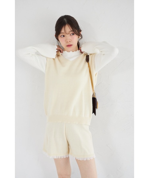 tocco closet(トッコ クローゼット)の「【ZOZO限定】フードレースニットベスト×レースヘムニットショートパンツセットアップ(セットアップ・レディース・ライトグレー/チャコールグレー/アイボリー・M)」の8枚目の写真