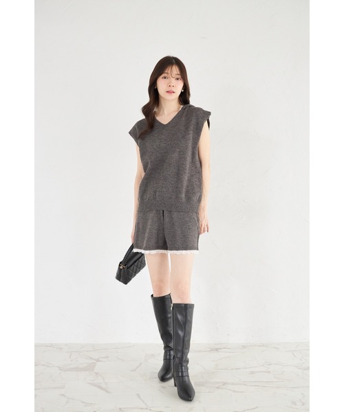 tocco closet(トッコ クローゼット)の「【ZOZO限定】フードレースニットベスト×レースヘムニットショートパンツセットアップ(セットアップ・レディース・ライトグレー/チャコールグレー/アイボリー・M)」の12枚目の写真