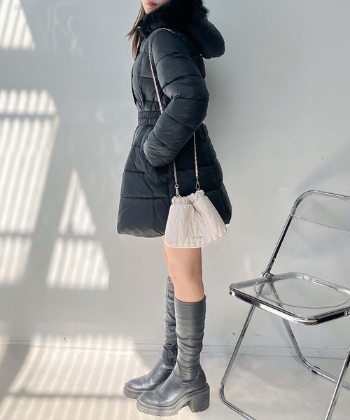 AS KNOW AS plus(アズノゥアズプラス)の「♪ファーフード ベルト付き Aライン中綿ミドルコート(ダウンジャケット/コート・レディース・オフホワイト/ブラック・FREE)」の9枚目の写真