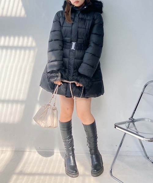 AS KNOW AS plus(アズノゥアズプラス)の「♪ファーフード ベルト付き Aライン中綿ミドルコート(ダウンジャケット/コート・レディース・オフホワイト/ブラック・FREE)」の8枚目の写真