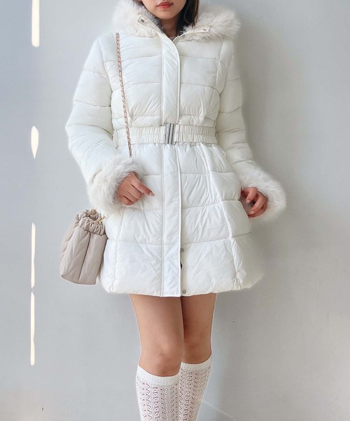 AS KNOW AS plus(アズノゥアズプラス)の「♪ファーフード ベルト付き Aライン中綿ミドルコート(ダウンジャケット/コート・レディース・オフホワイト/ブラック・FREE)」の10枚目の写真