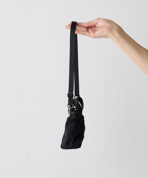 ear PAPILLONNER（イアパピヨネ）の「《インフルエンサーuchida企画》ミニ樹脂パーツトートバッグ（その他・レディース・ブラック・FREE）」の3枚目の写真