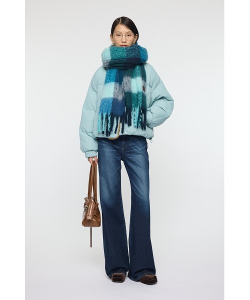 MOUSSY（マウジー）の「FLUFFY KNIT スカーフ（マフラー・レディース・レッド/オフホワイト/ブルー系その他/レッド系その他・FREE）」の11枚目の写真