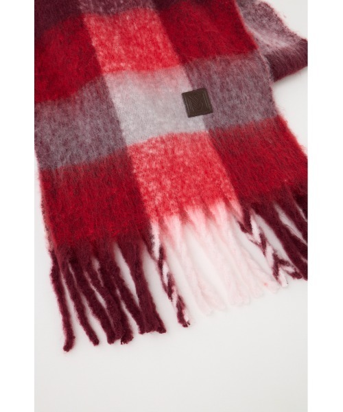 MOUSSY（マウジー）の「FLUFFY KNIT スカーフ（マフラー・レディース・レッド/オフホワイト/ブルー系その他/レッド系その他・FREE）」の14枚目の写真