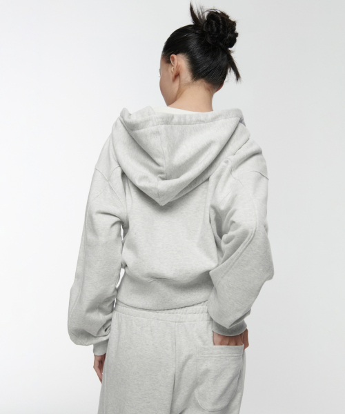 MUSINSA STANDARD WOMAN（ムシンサスタンダードウーマン）の「ウィメンズボリュームクロップフードパーカージップアップ[メランジライトグレー]（パーカー・レディース・その他・SMALL/MEDIUM/LARGE/X-SMALL）」の7枚目の写真