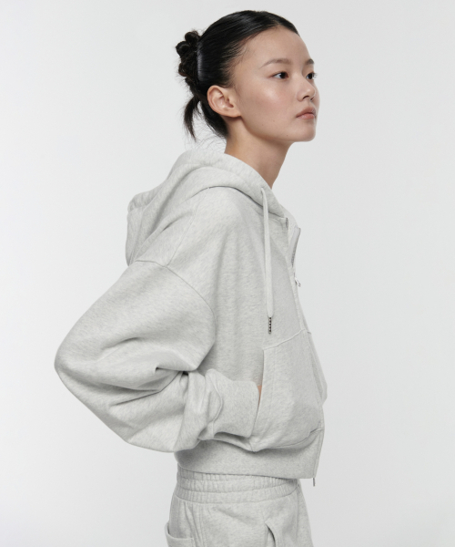 MUSINSA STANDARD WOMAN（ムシンサスタンダードウーマン）の「ウィメンズボリュームクロップフードパーカージップアップ[メランジライトグレー]（パーカー・レディース・その他・SMALL/MEDIUM/LARGE/X-SMALL）」の8枚目の写真