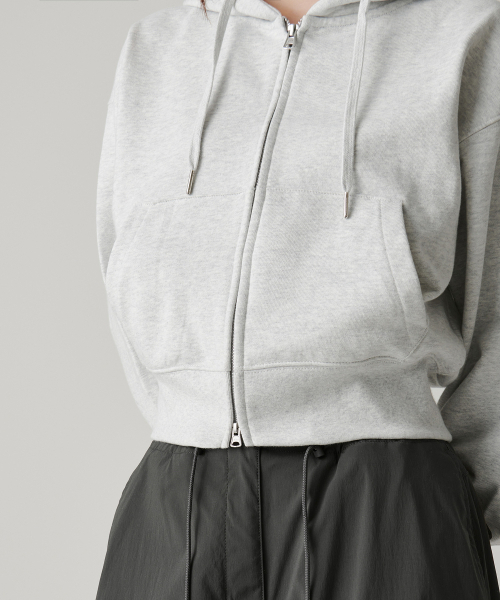MUSINSA STANDARD WOMAN（ムシンサスタンダードウーマン）の「ウィメンズボリュームクロップフードパーカージップアップ[メランジライトグレー]（パーカー・レディース・その他・SMALL/MEDIUM/LARGE/X-SMALL）」の17枚目の写真
