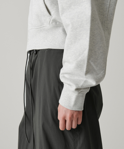 MUSINSA STANDARD WOMAN（ムシンサスタンダードウーマン）の「ウィメンズボリュームクロップフードパーカージップアップ[メランジライトグレー]（パーカー・レディース・その他・SMALL/MEDIUM/LARGE/X-SMALL）」の18枚目の写真