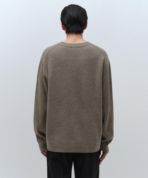 MUSINSA STANDARD（ムシンサスタンダード）の「[ビクトリアウール] ミニマルリブドVネックニット [トープ]（ニット/セーター・メンズ・その他・SMALL/LARGE/X-LARGE/XX-LARGE/MEDIUM）」の3枚目の写真