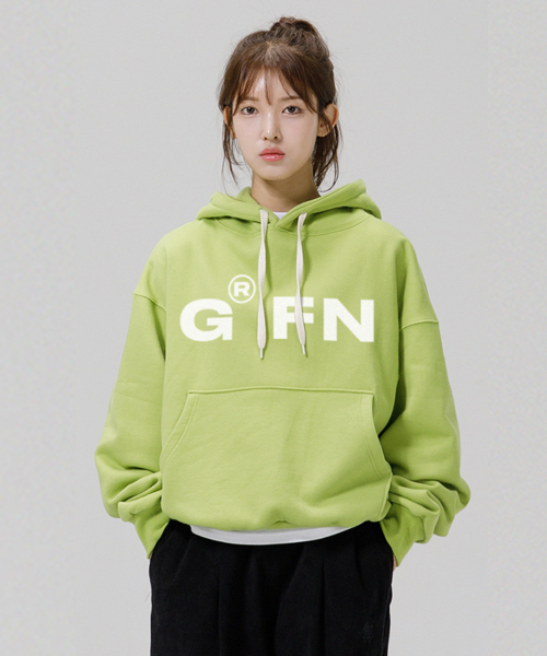 GRANFINNY(グランフィニ)の「オーバーサイズヘビー起毛ボールドロゴバルーンスウェットフードパーカー - オリーブ(パーカー・レディース・オリーブ・MEDIUM/LARGE/X-LARGE)」の3枚目の写真