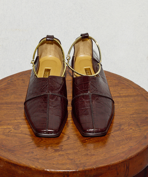 GRISE（グリーズ）の「《追加》GRISEレザースクエアクロスシームアンクルフラット（その他シューズ・レディース・アイボリー/ブラウン/ブラック系その他・23cm/22.5cm/22cm/24.5cm/24cm/23.5cm/25cm）」の11枚目の写真