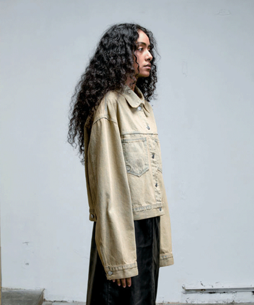 ERER(エルエル)の「ウォッシュドデニムクロップジャケット ベージュ(デニムジャケット・レディース・Beige・FREE)」の5枚目の写真