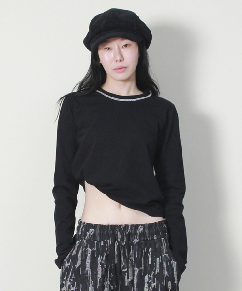 DEMARC(ドゥマーク)の「ネックスティッチポイントセミクロップ長袖Tシャツブラック(Tシャツ/カットソー・レディース・その他・MEDIUM/LARGE)」の3枚目の写真