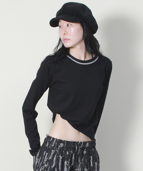 DEMARC(ドゥマーク)の「ネックスティッチポイントセミクロップ長袖Tシャツブラック(Tシャツ/カットソー・レディース・その他・MEDIUM/LARGE)」の2枚目の写真