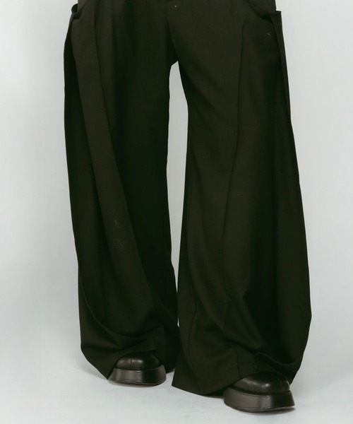Knuth Marf（クヌースマーフ）の「pierced drape pants(unisex)（スラックス・レディース・ブラック/ストライプ・S/XS）」の8枚目の写真