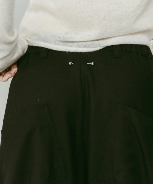 Knuth Marf（クヌースマーフ）の「pierced drape pants(unisex)（スラックス・レディース・ブラック/ストライプ・S/XS）」の9枚目の写真