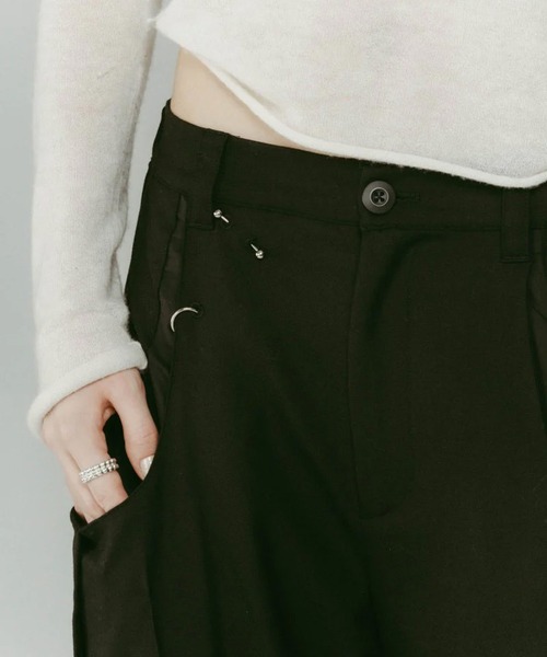 Knuth Marf（クヌースマーフ）の「pierced drape pants(unisex)（スラックス・レディース・ブラック/ストライプ・S/XS）」の10枚目の写真