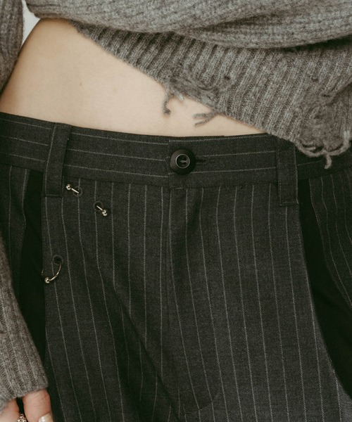 Knuth Marf（クヌースマーフ）の「pierced drape pants(unisex)（スラックス・レディース・ブラック/ストライプ・S/XS）」の15枚目の写真