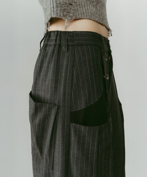 Knuth Marf（クヌースマーフ）の「pierced drape pants(unisex)（スラックス・レディース・ブラック/ストライプ・S/XS）」の20枚目の写真