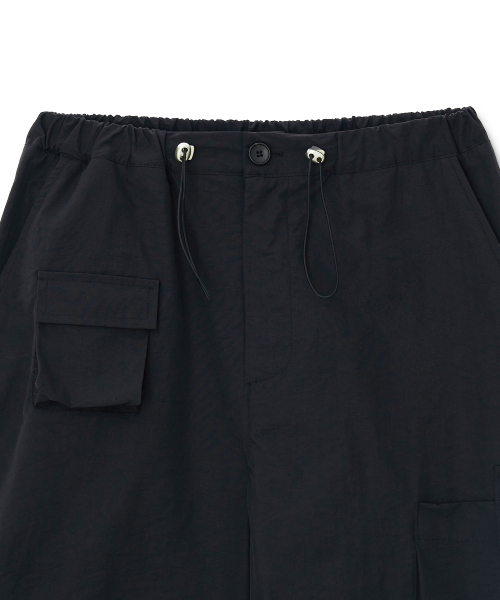 MICHIKO LONDON（ミチコ ロンドン）の「Pocket Parachute Cargo Pants Black_Unisex（その他パンツ・レディース・その他・LARGE/MEDIUM）」の3枚目の写真