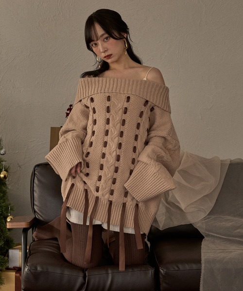 mideal（マイディール）の「ribbon stitch off shoulder knit / リボンステッチオフショルダーニット（ニット/セーター・レディース・チャコールグレー/アイボリー/ピンクベージュ・FREE）」の4枚目の写真