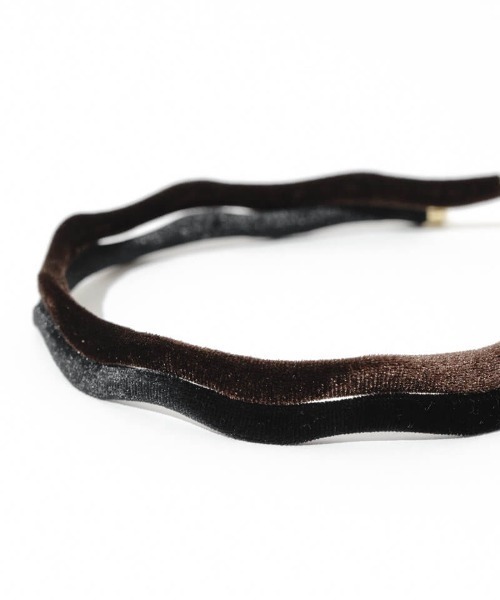 flower(フラワー)の「ニュアンスベロアカチューシャ(カチューシャ・レディース・ブラック/ブラウン・FREE)」の4枚目の写真