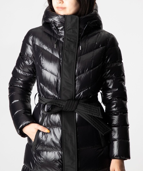 Mackage(マッカージュ)の「Mackage CALINA-R Hooded Light Down Coat マッカージュ カリーナ フーディ ライトダウン コード(ダウンジャケット/コート・レディース・ブラック・MEDIUM/SMALL/X-SMALL)」の4枚目の写真
