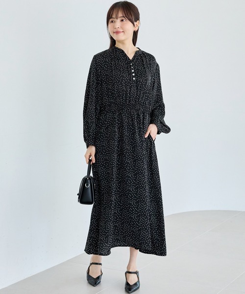 LAVEANGE(ラビアンジェ)の「【洗える】デシンドットワンピース│シーンレスに活躍/ドット/キッパーネック/ロング丈/体型カバー(ワンピース・レディース・ブラック・M/5L/4L/3L/LL)」の5枚目の写真