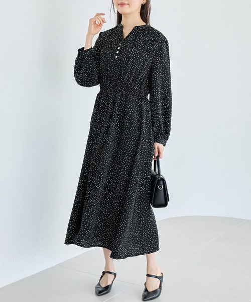 LAVEANGE(ラビアンジェ)の「【洗える】デシンドットワンピース│シーンレスに活躍/ドット/キッパーネック/ロング丈/体型カバー(ワンピース・レディース・ブラック・M/5L/4L/3L/LL)」の4枚目の写真