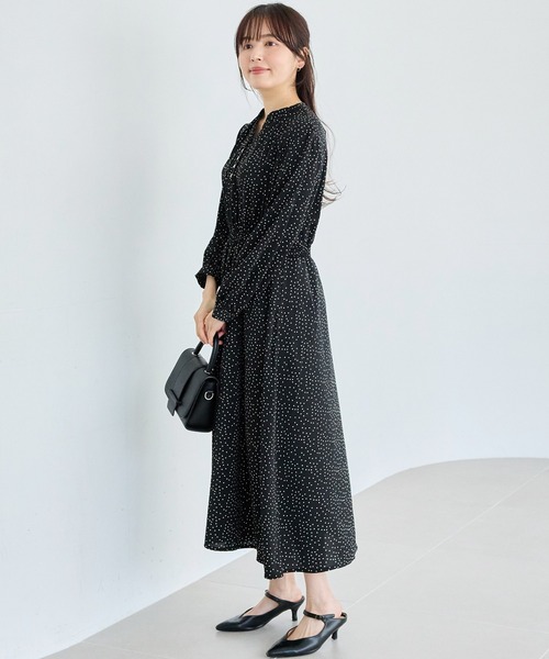 LAVEANGE(ラビアンジェ)の「【洗える】デシンドットワンピース│シーンレスに活躍/ドット/キッパーネック/ロング丈/体型カバー(ワンピース・レディース・ブラック・M/5L/4L/3L/LL)」の6枚目の写真