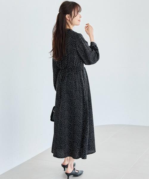 LAVEANGE(ラビアンジェ)の「【洗える】デシンドットワンピース│シーンレスに活躍/ドット/キッパーネック/ロング丈/体型カバー(ワンピース・レディース・ブラック・M/5L/4L/3L/LL)」の8枚目の写真