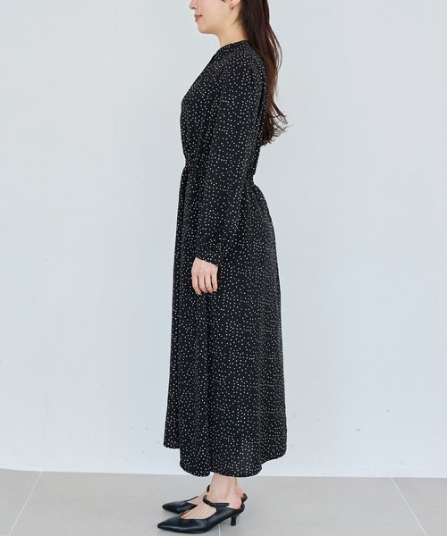 LAVEANGE(ラビアンジェ)の「【洗える】デシンドットワンピース│シーンレスに活躍/ドット/キッパーネック/ロング丈/体型カバー(ワンピース・レディース・ブラック・M/5L/4L/3L/LL)」の16枚目の写真