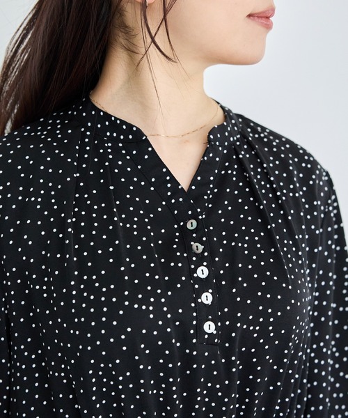 LAVEANGE(ラビアンジェ)の「【洗える】デシンドットワンピース│シーンレスに活躍/ドット/キッパーネック/ロング丈/体型カバー(ワンピース・レディース・ブラック・M/5L/4L/3L/LL)」の19枚目の写真
