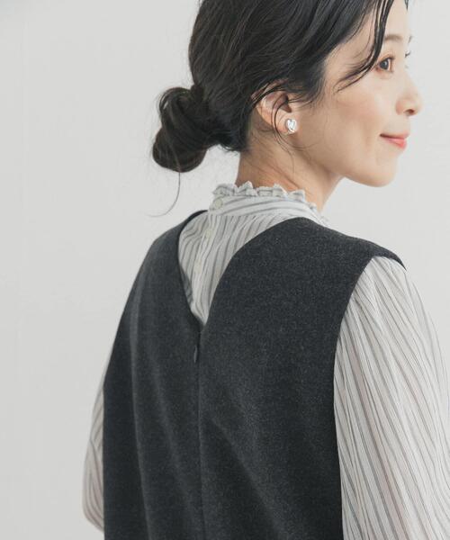 URBAN RESEARCH DOORS(アーバンリサーチドアーズ)の「ピンタックフリルスタンドカラーブラウス(シャツ/ブラウス・レディース・ストライプ/オフホワイト/ブラック・FREE)」の11枚目の写真